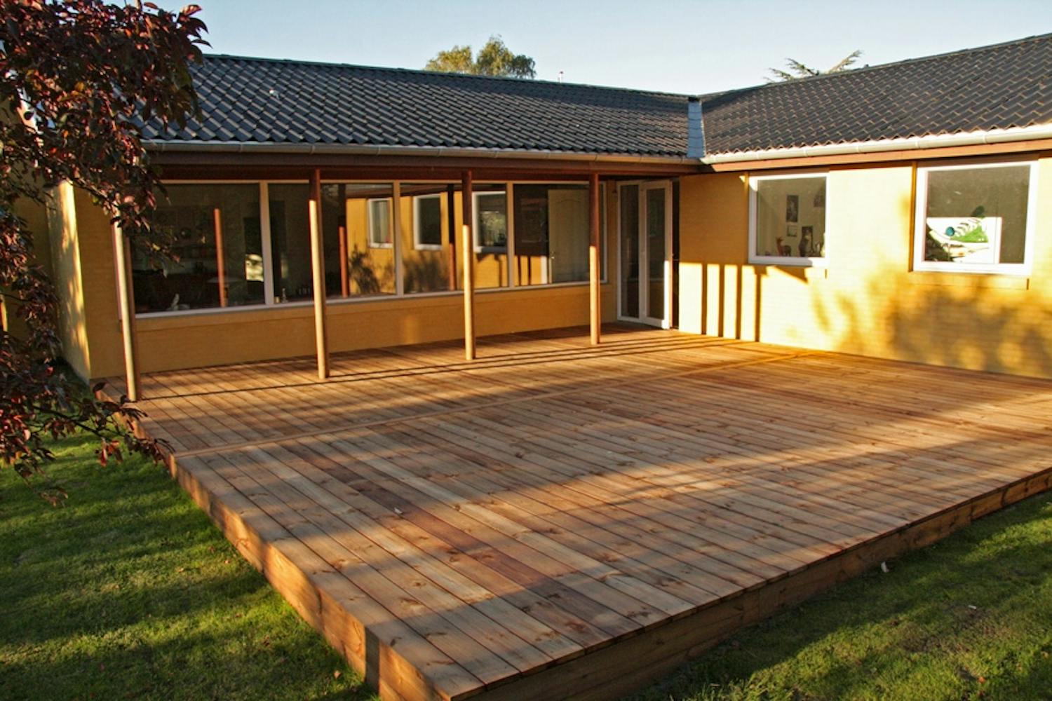 Træterrasse: Fordele og ulemper Træterrasse: Fordele og ulemper